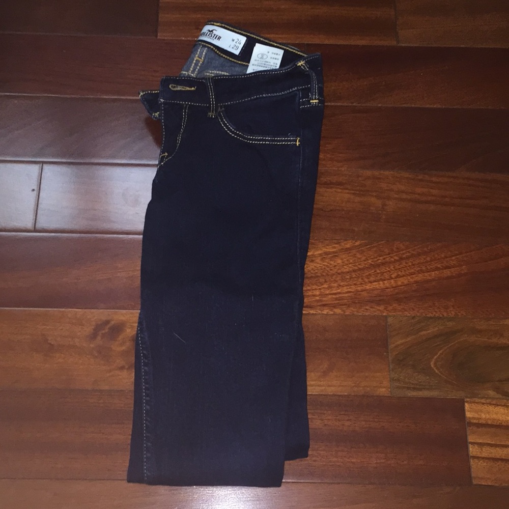 Hollister dark denim jeans 💙